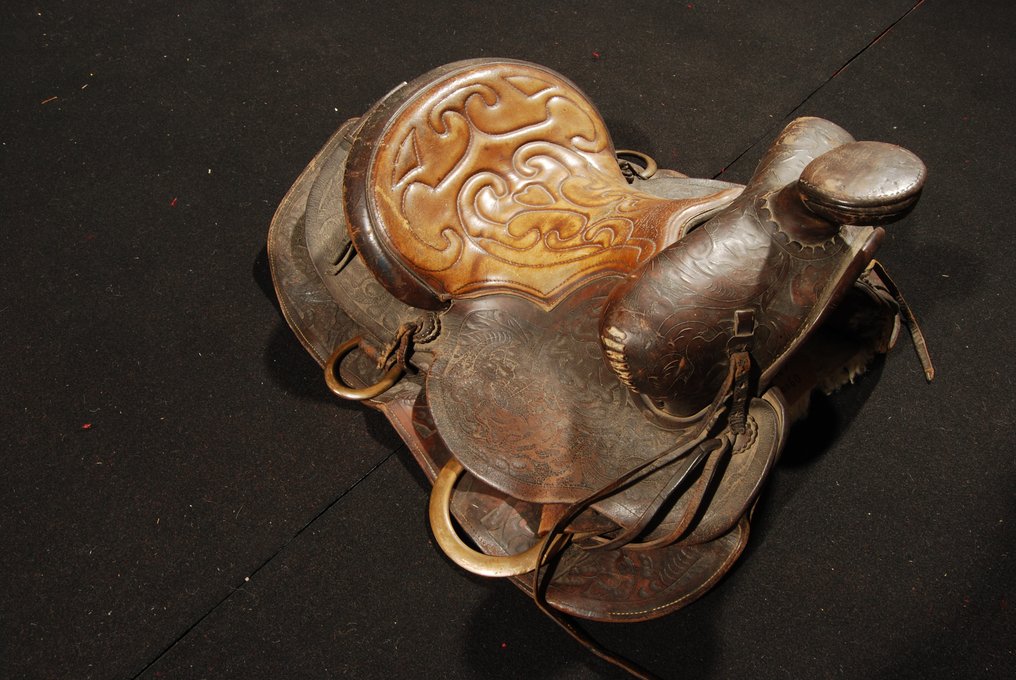 Very ancient horse saddle 70 CM x 60 CM Wood United Catawiki