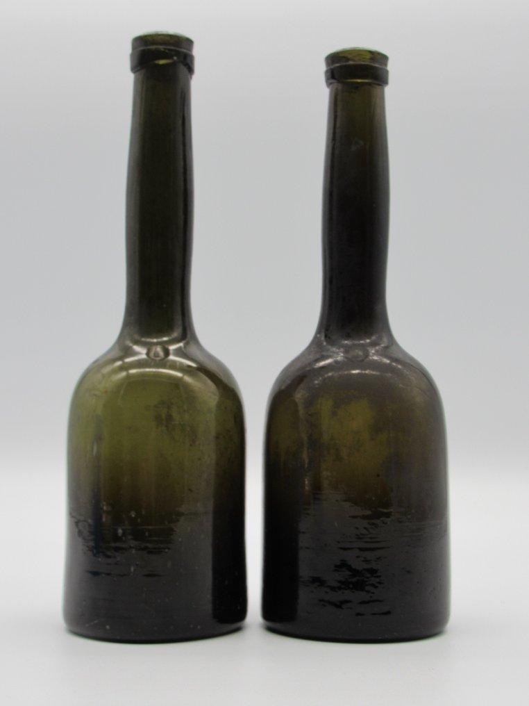 Lady Leg - antieke flessen (2) - - Catawiki