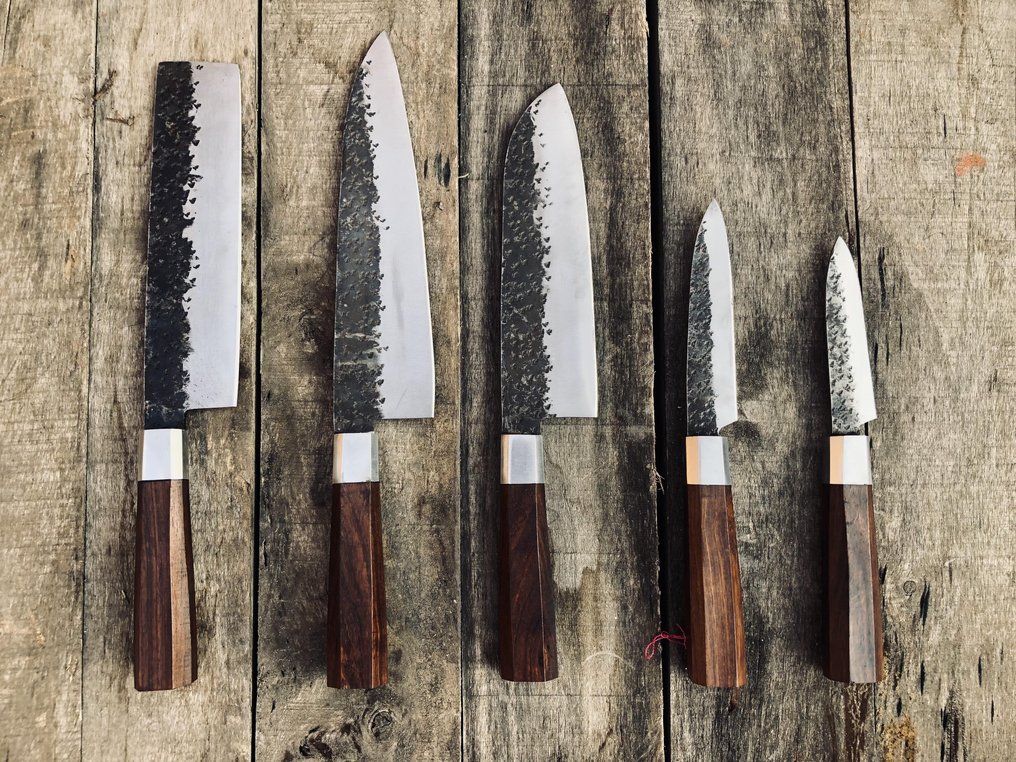 Coltello da tavola - Set di coltelli da cucina giapponesi forgiati a mano  (5 pezzi) - Catawiki