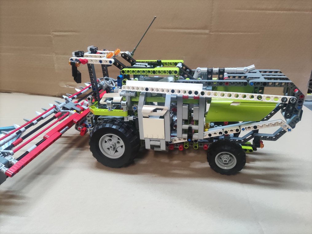 LEGO - Technic - 8274 Combine Harvester 2000-present - Catawiki