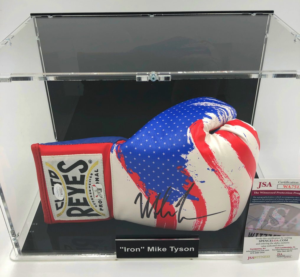 Mike Tyson Launches Boxing Glove-shaped Knockout Gummies In Colorado Boxing - Mike Tyson - Boxing glove - Catawiki