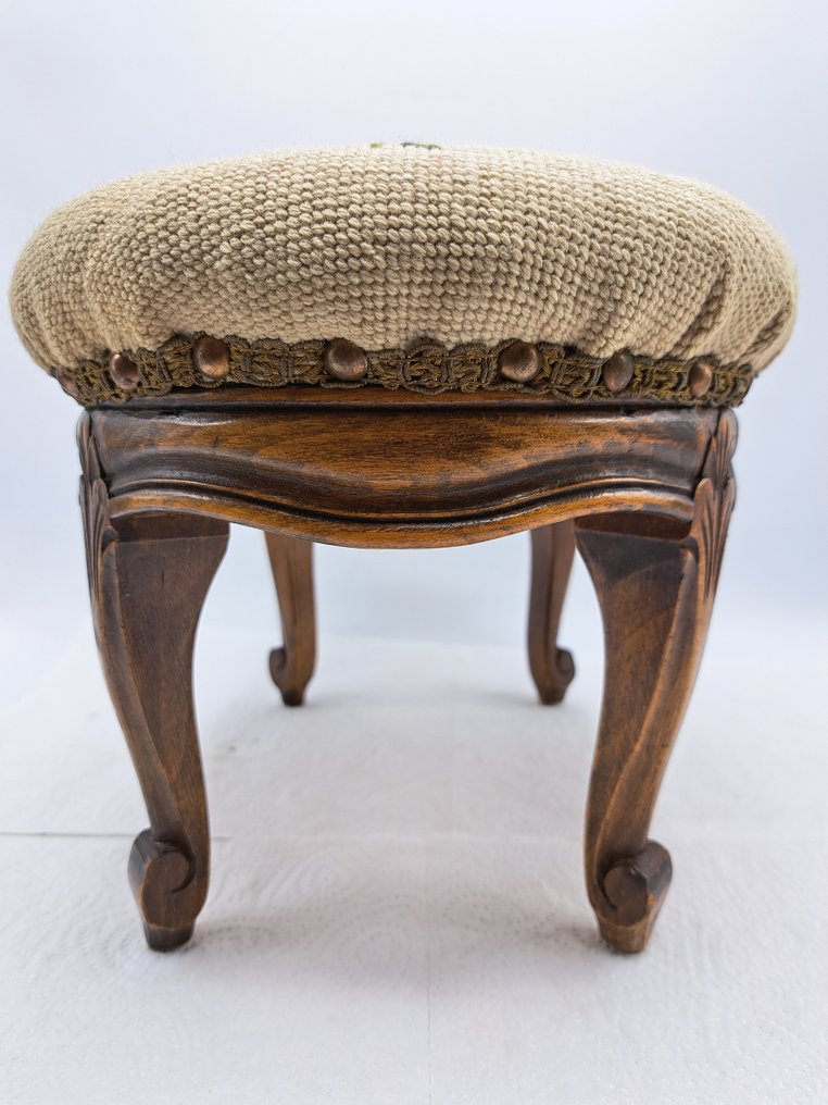 Footstool. Baroque Wood, Wool Catawiki