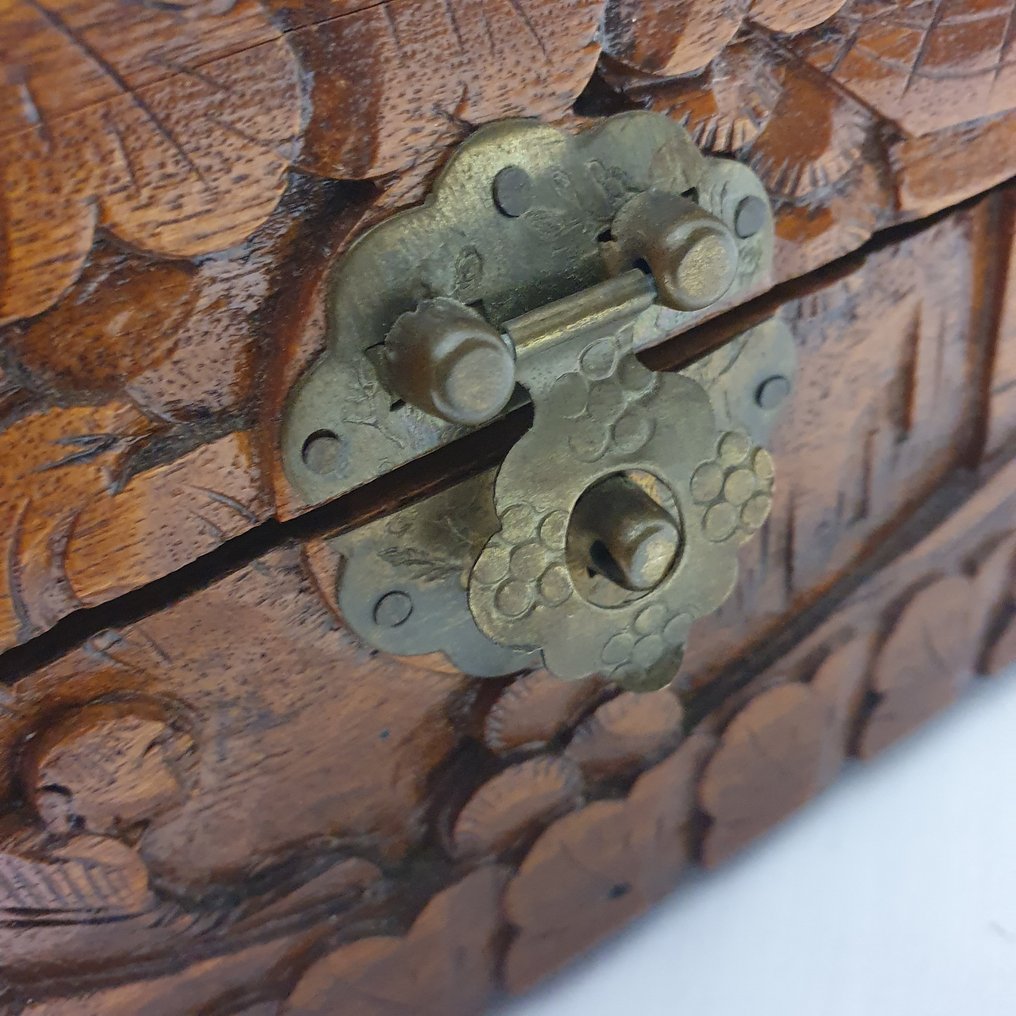 Wood carving box Wood Catawiki