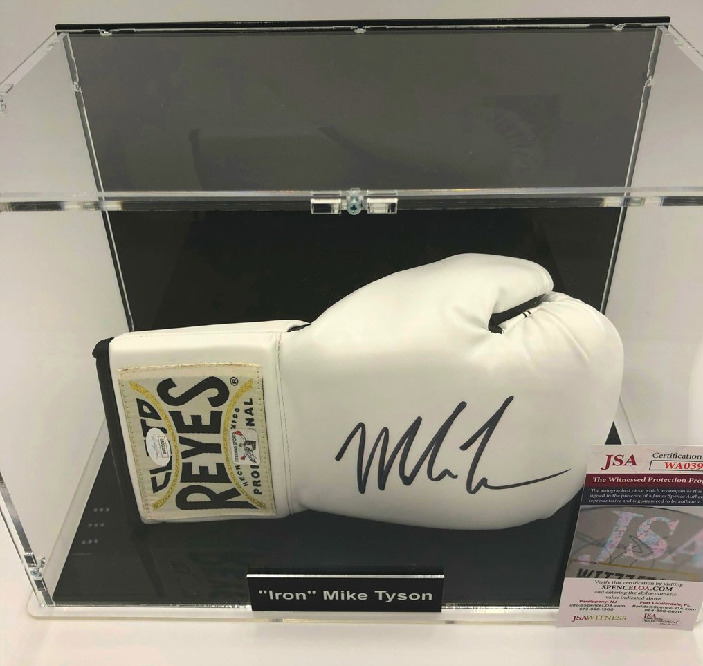 Mike Tyson Launches Boxing Glove-shaped Knockout Gummies In Colorado Boxing - Mike Tyson - Boxing glove - Catawiki