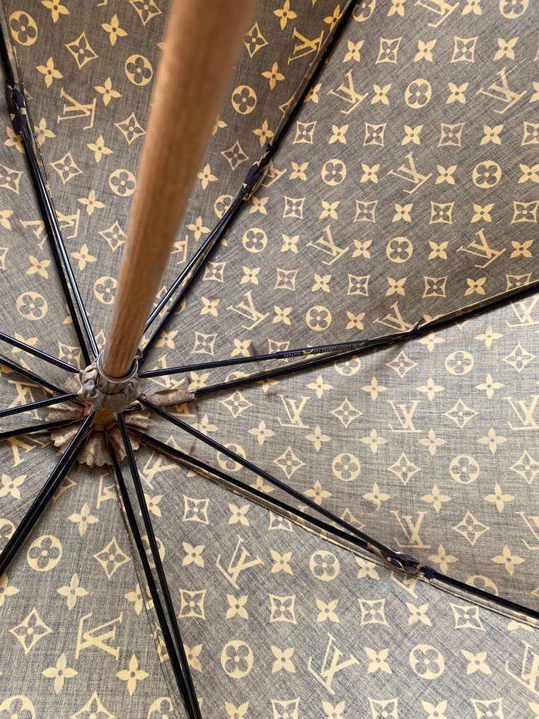 Sold at Auction: Louis Vuitton Umbrella (new w/box)