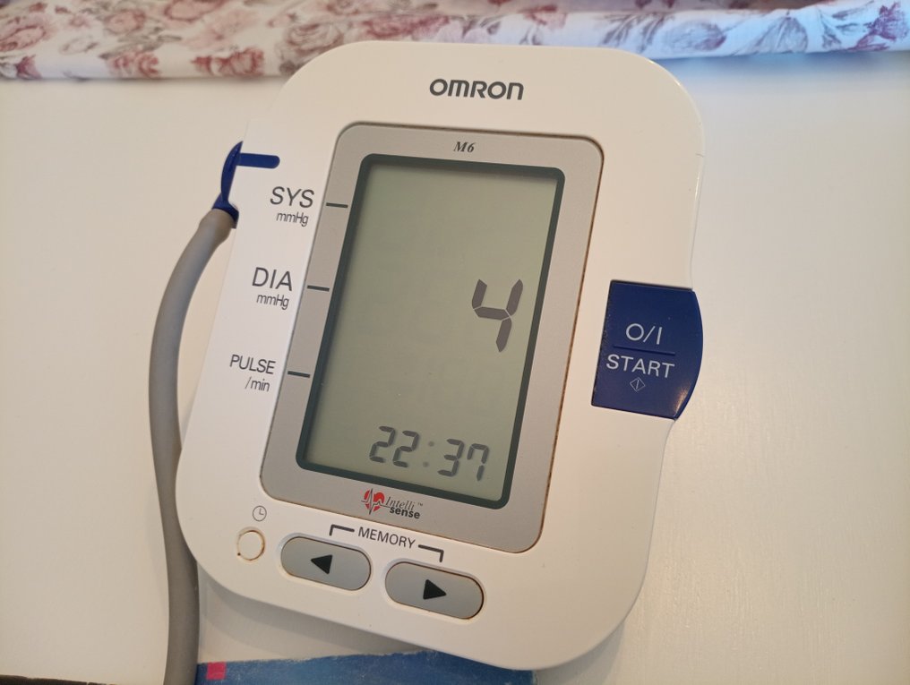 OMRON - Digital automatic blood pressure monitor. - Glass, - Catawiki