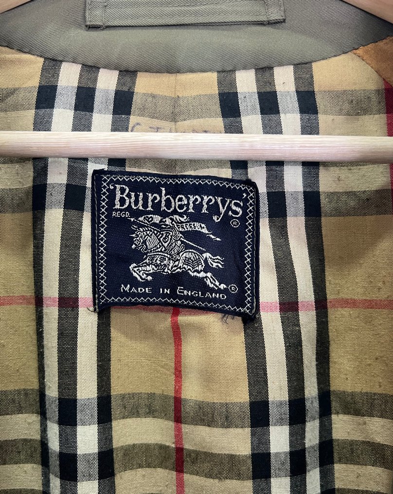 Burberry tradicional wikipedia 2025