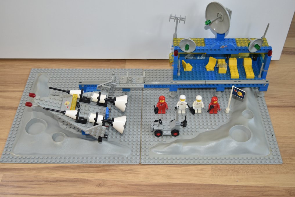 LEGO - classic space - 6970 - Beta-1 Command Base - - Catawiki