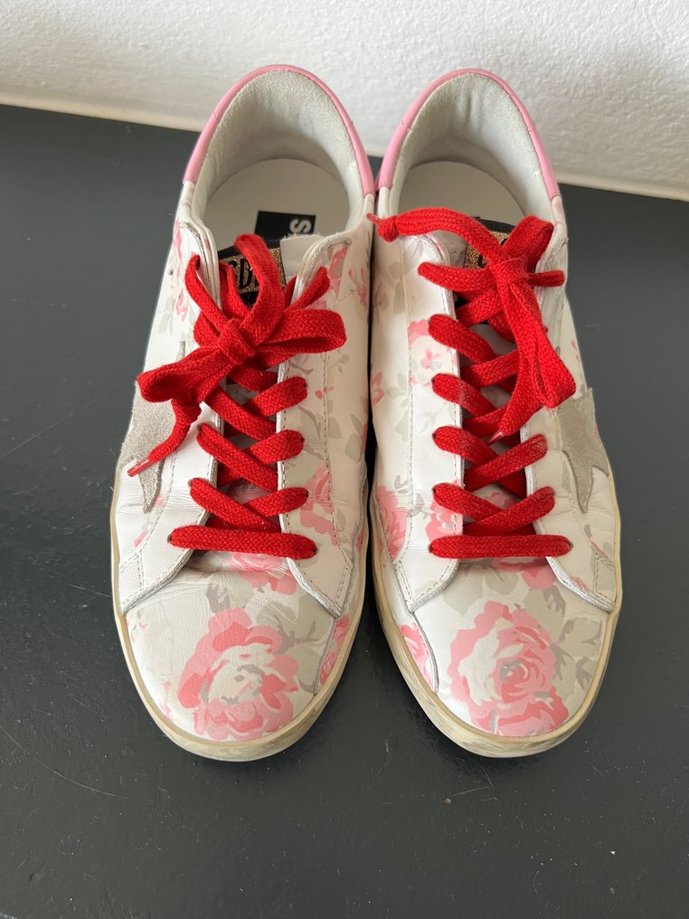 Vestibilità scarpe top golden goose