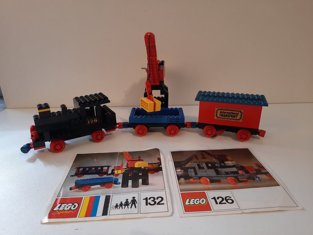 LEGO Vintage - 126, 132 - and wagons and crane - Catawiki
