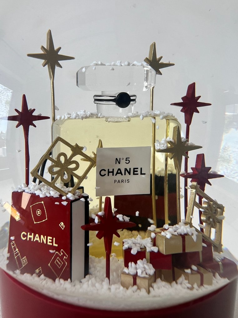 Chanel Collectable object, Red Snow Globe - Catawiki