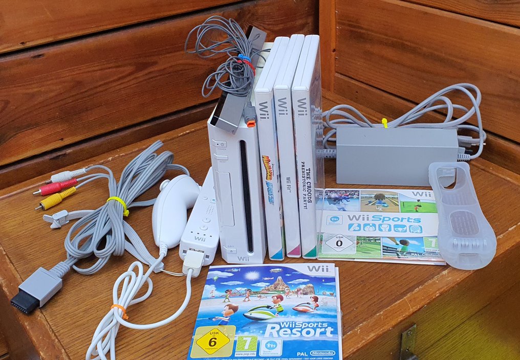 Nintendo - Wii Console with 5 Games (5) - Catawiki