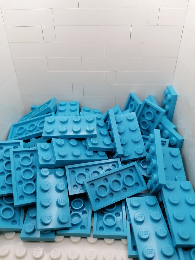 LEGO - LEGO 100 NEW Medium Plate 2x4 - 2000-present - Catawiki