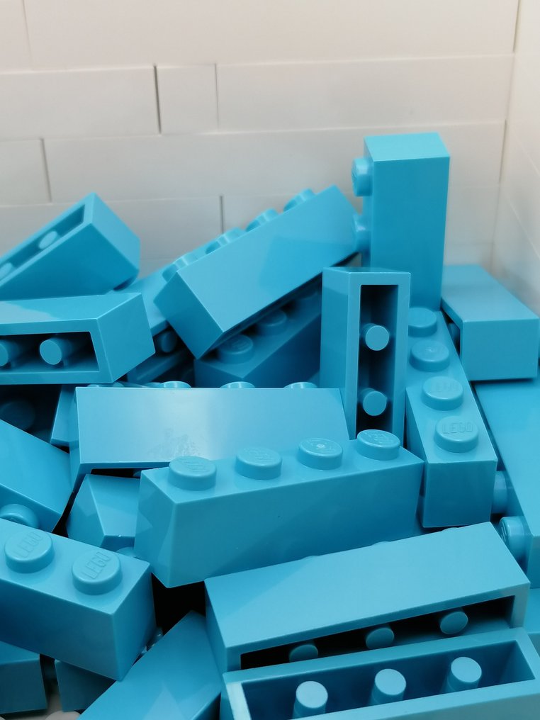 LEGO - 50 NEW Medium Azure Brick - 2000-present - Catawiki