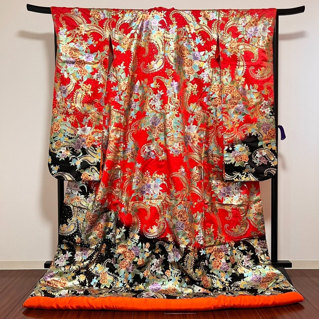Kimono, Uchikake robe - Silk - wedding - Beautiful kimono, 色打掛 iro ...