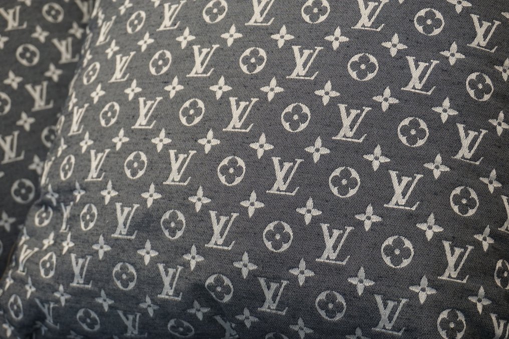 sol logik ejer Et par puder lavet af Louis Vuitton stof (2) - Bomuld - 21. - Catawiki