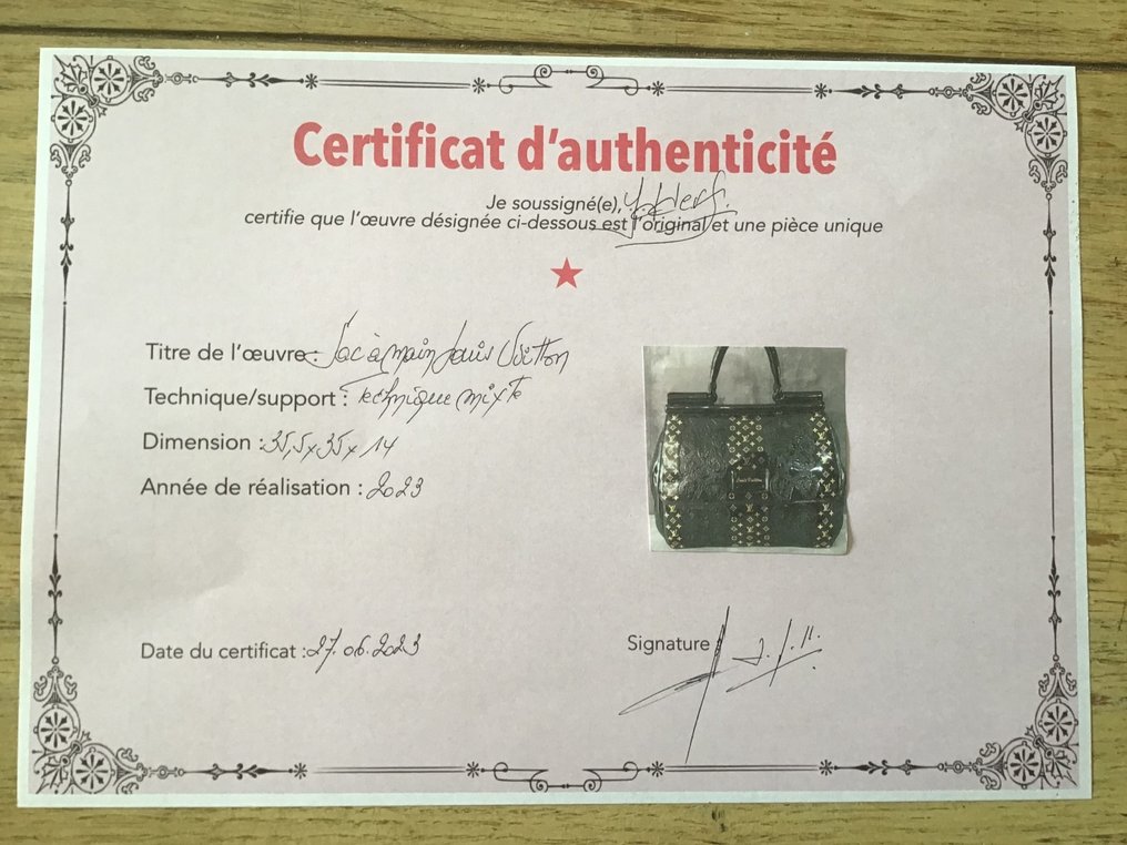 OQAZ St Jean De Luz  Avis aux amateurs de sac Louis Vuitton Sac à main  Totally en petit modèle vendu avec son certificat dauthenticité pour un  petit prix de 799 