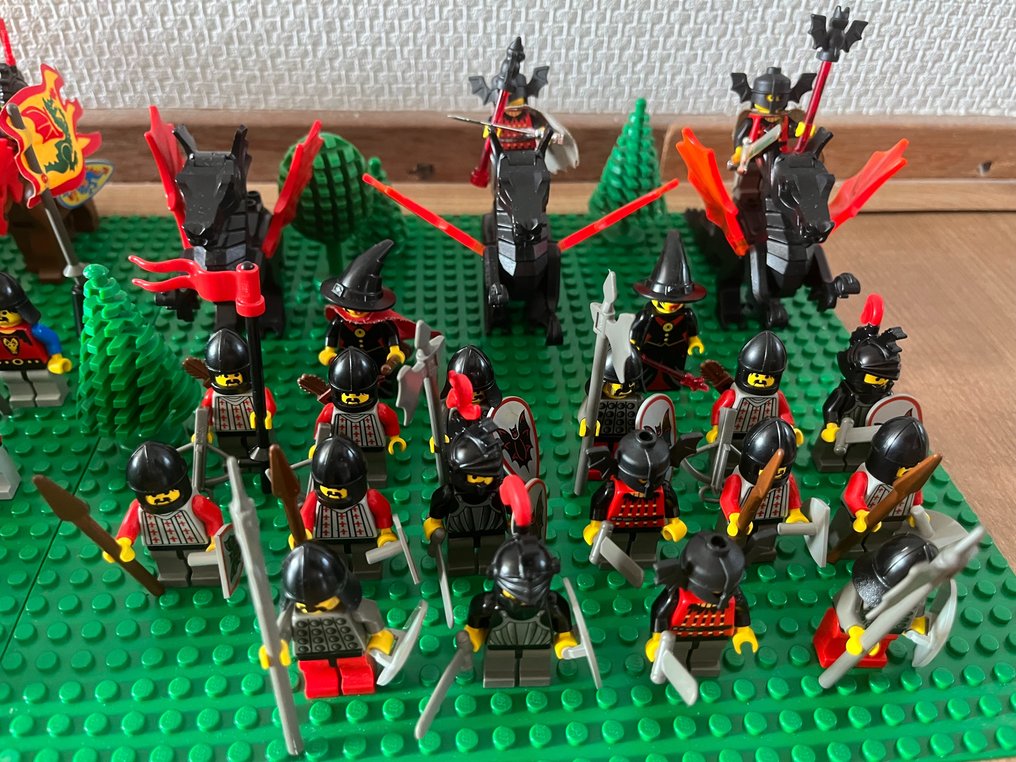 LEGO minifigures - - Catawiki