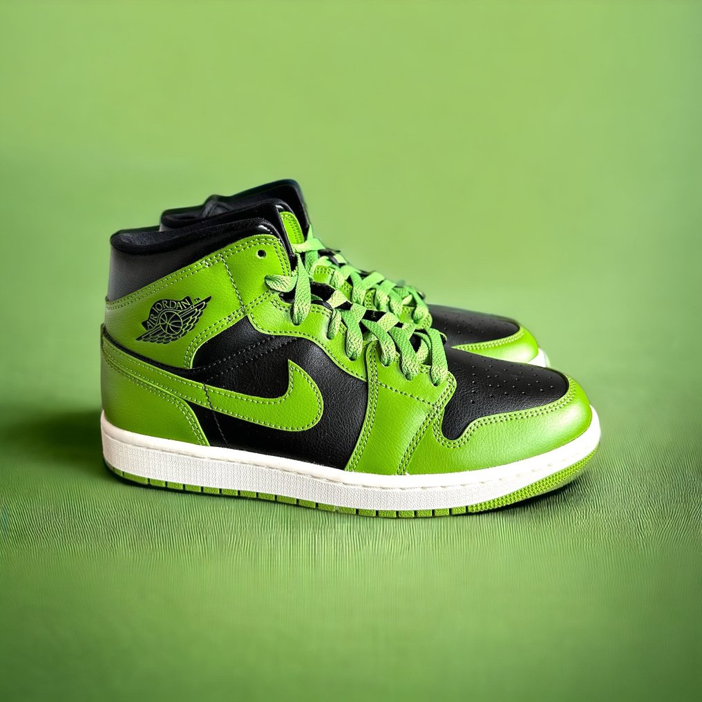 Jordan Sneakers - Size: Shoes / EU - Catawiki