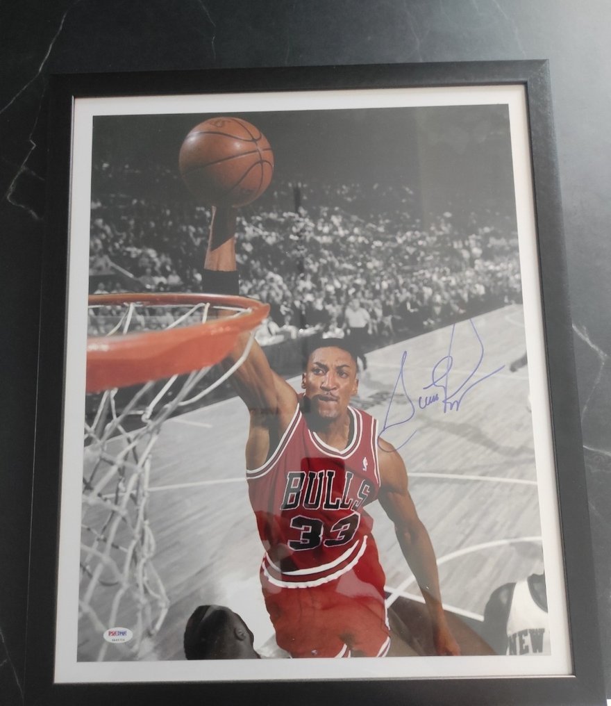 Sold at Auction: Scottie Pippen Signed Chicago Bulls Jersey With COA