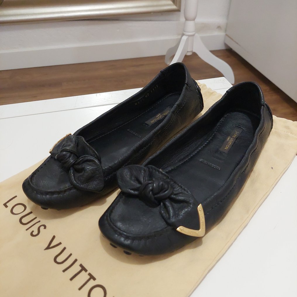 LOUIS VUITTON DRIVING WOMENS MOCCASINS PATENT LEATHER FLATS SHOES
