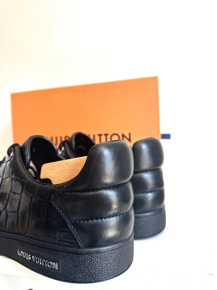 Louis Vuitton Mens Sneakers, Black, 8