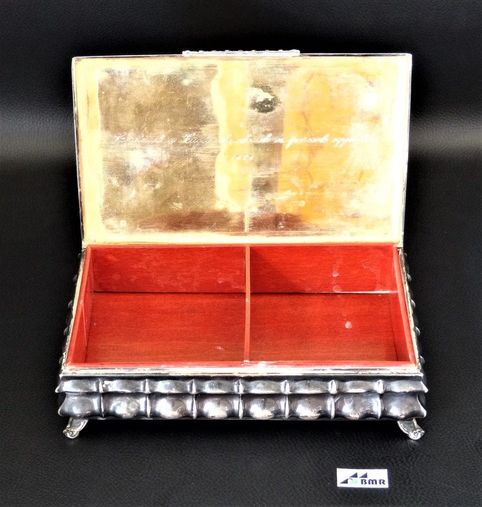Sold at Auction: Square Tuja wood cigarillo case with silver 925