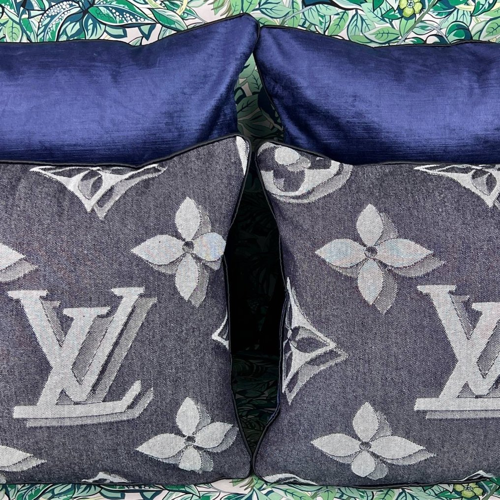 Four Pillows: two with Louis Vuitton fabric and two - Catawiki