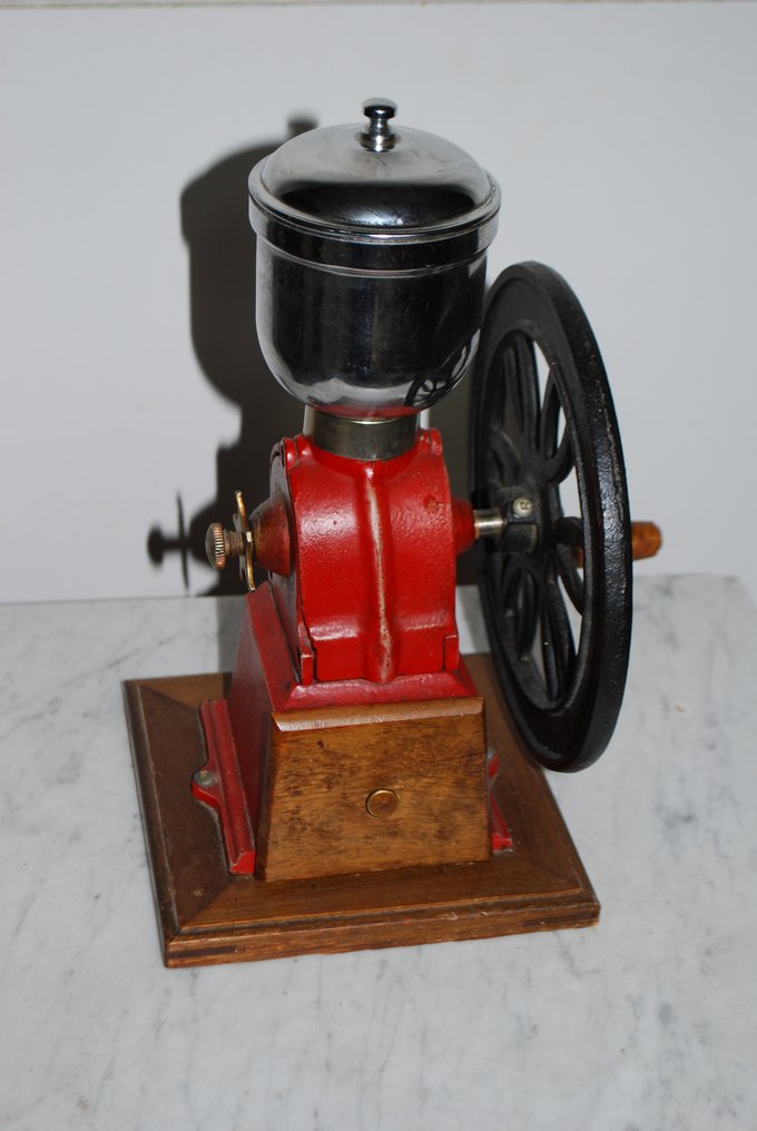Spanish coffee grinder metal + wood Catawiki