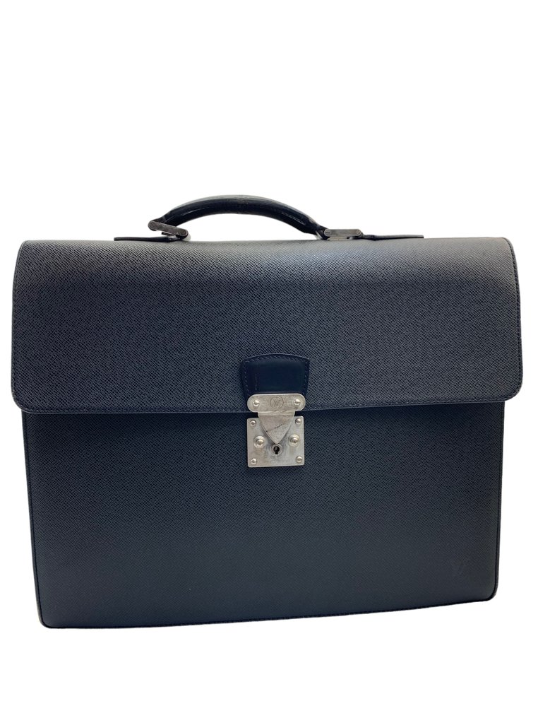 Louis Vuitton - taiga leather Clutch bag - Catawiki