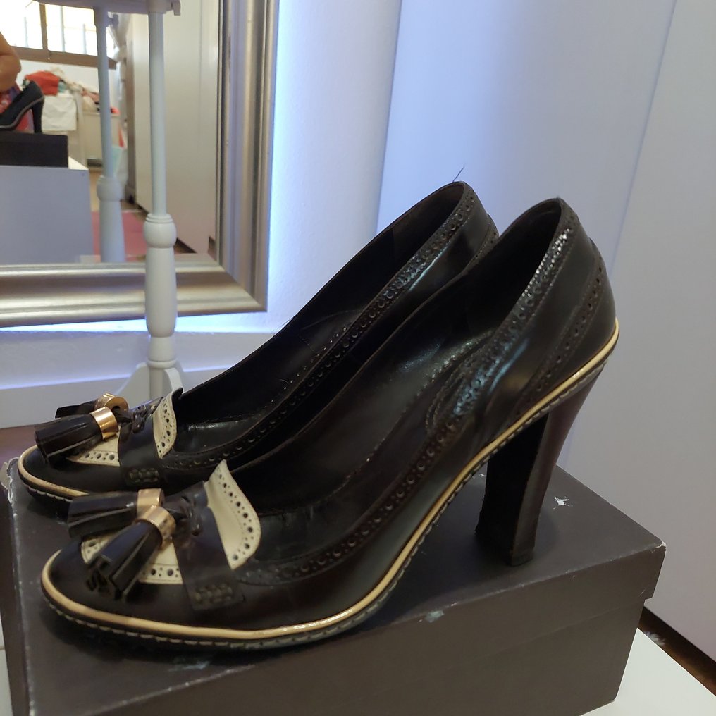 Celine pumps deals