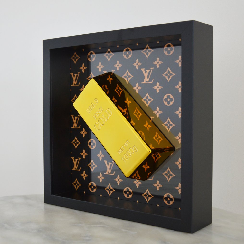 nLm - Gold bar on Louis Vuitton Style - Catawiki