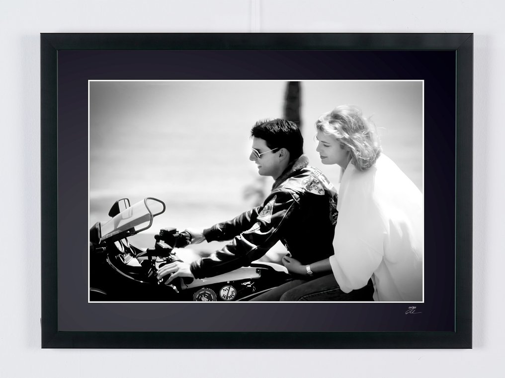Top Gun 1986 Tom Cruise Kelly Mc Gillis Wooden Framed 70X50 cm