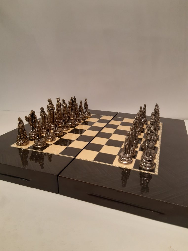 Kit Decor Chess C/2 Peças de Xadrez Rei e Rainha Dourado
