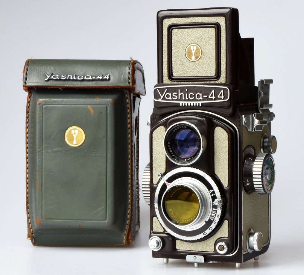 Yashica 44A. **Rare colour Burgundy** Catawiki