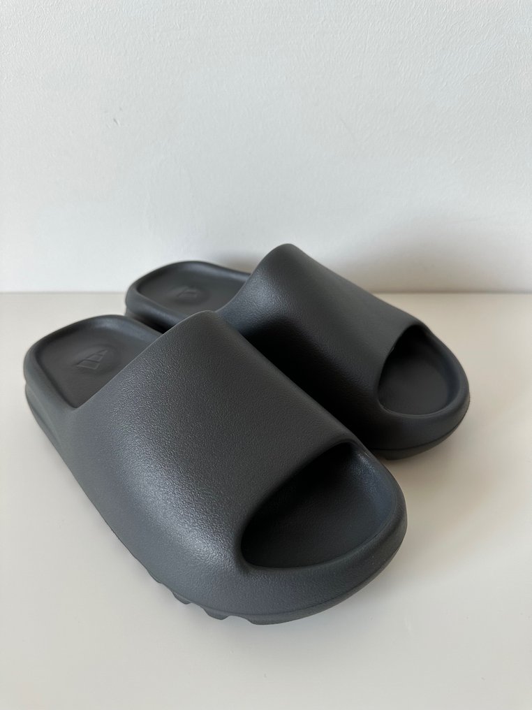 Yeezy Slippers - Size: Shoes / EU 40.5 - Catawiki