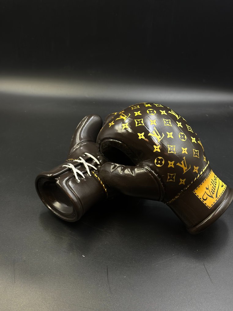 Art Stray-Nos - Street Road boxing gloves Louis Vuitton. - Catawiki