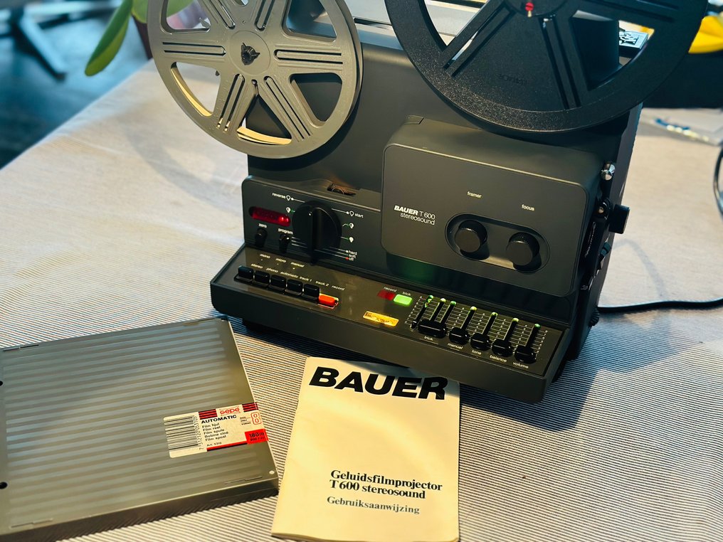 Bauer T-600 Stereosound 8mm Projector voor super 8mm film - Catawiki
