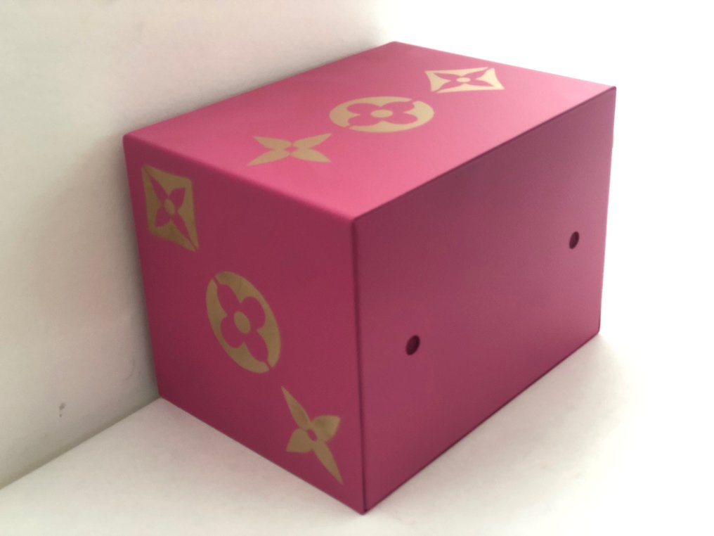 Rob VanMore - Sculpture, Louis Vuitton Vault Barbie Pink - 23 cm - Vault -  Catawiki