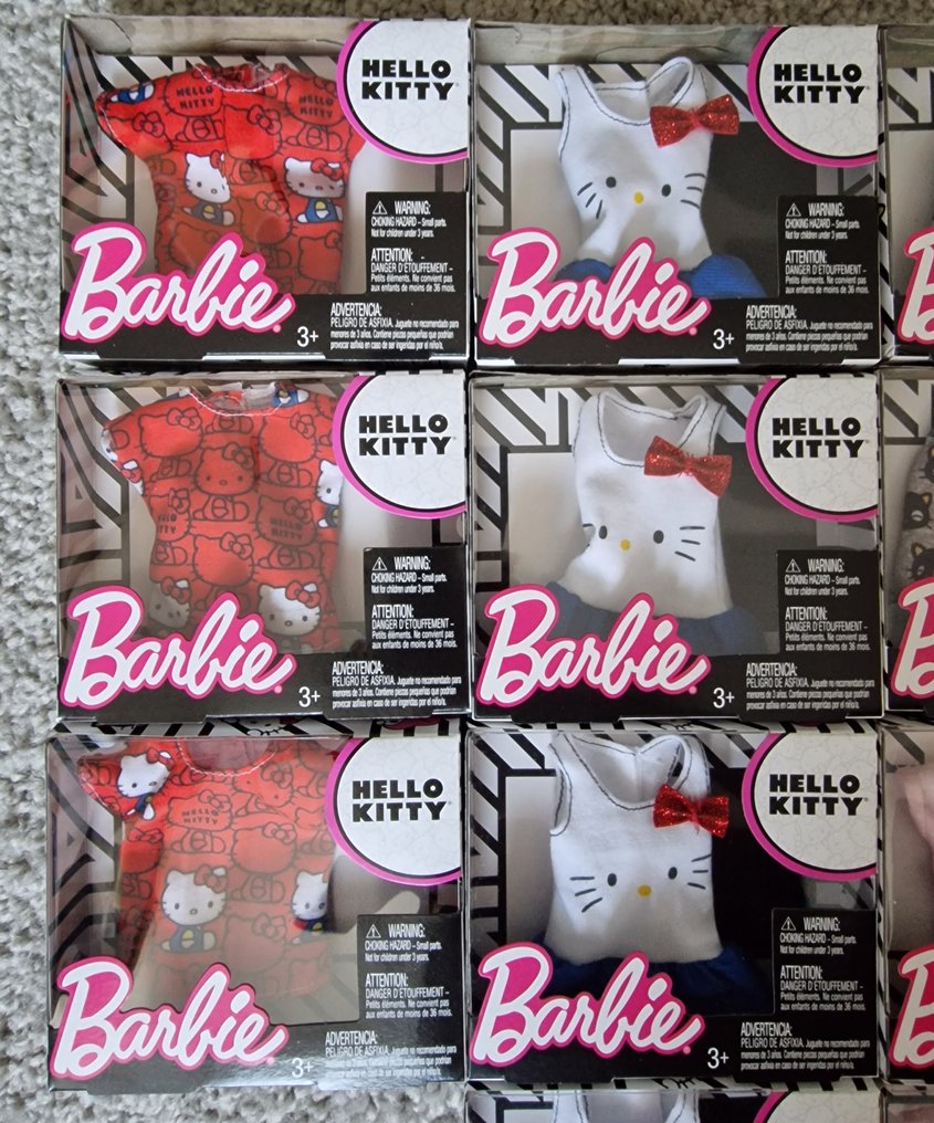 Mattel - Barbie Hello Kitty - 18 collector's outfits for - Catawiki
