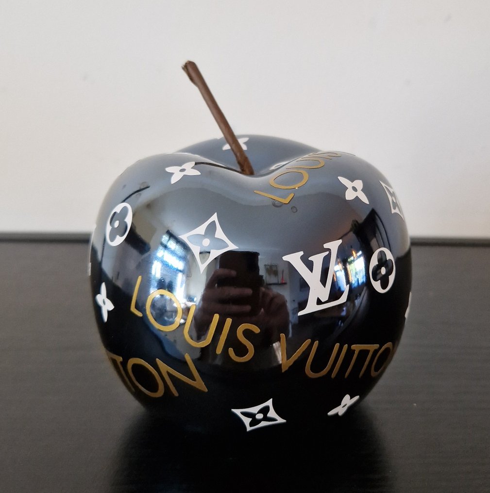 henq - The apple Louis Vuitton - Catawiki