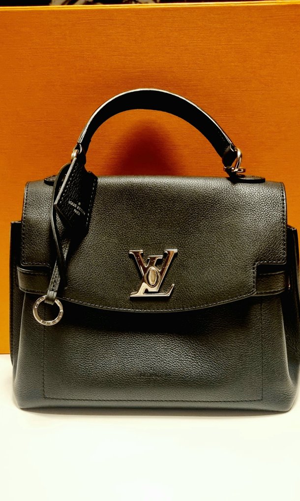 Sold at Auction: Louis Vuitton, Louis Vuitton, Lockme Shopper Gr