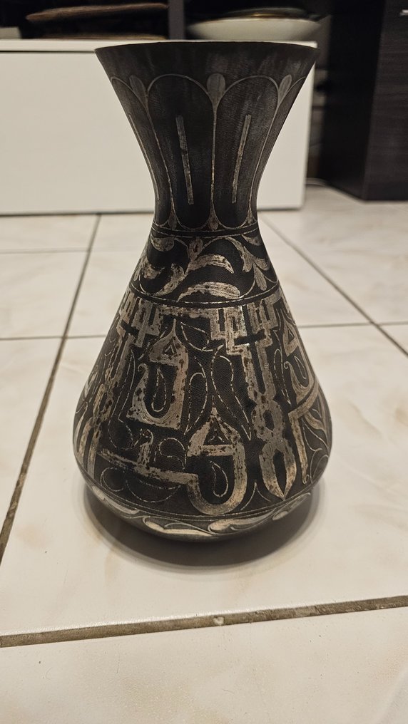 Vase Bronze vase bidri indien de la première moitié du XXe siècle