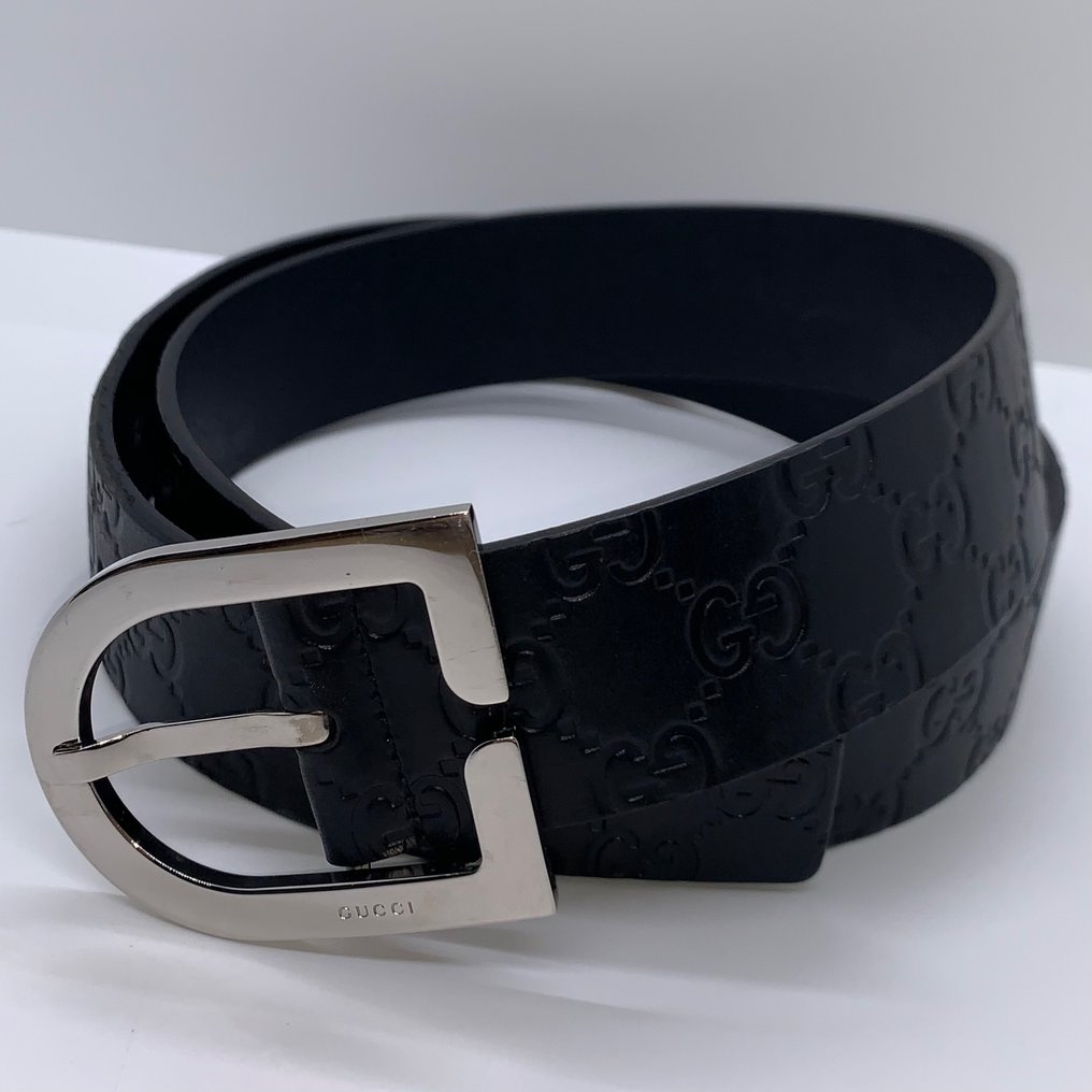 Sold at Auction: Gucci, Gucci GG Italian Designer Ladies Leather Belt LOT