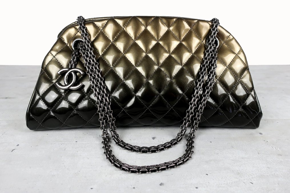 Chanel - Madamoiselle Quilted Patent Shoulder bag - Catawiki