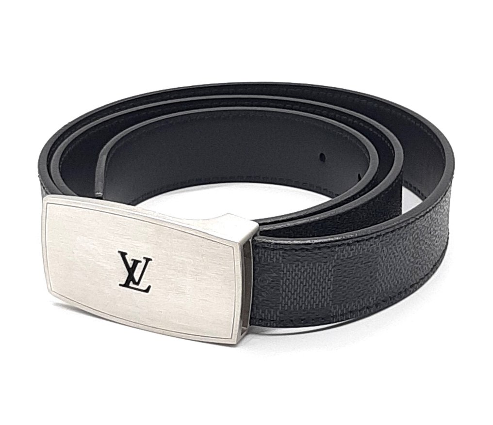 22 Ceinture Louis Vuitton Stock Photos, High-Res Pictures, and