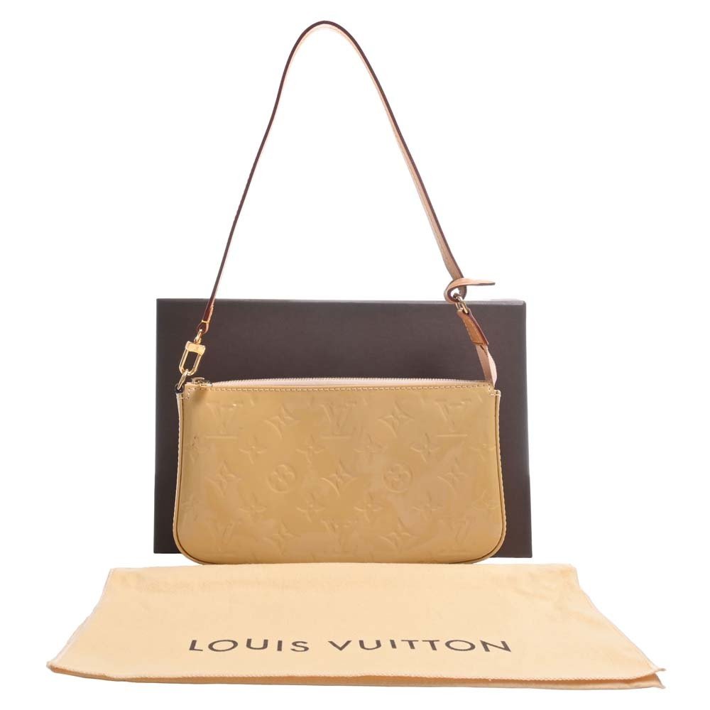 Louis Vuitton Biege Monogram Vernis Lexington Pochette Bag Louis Vuitton