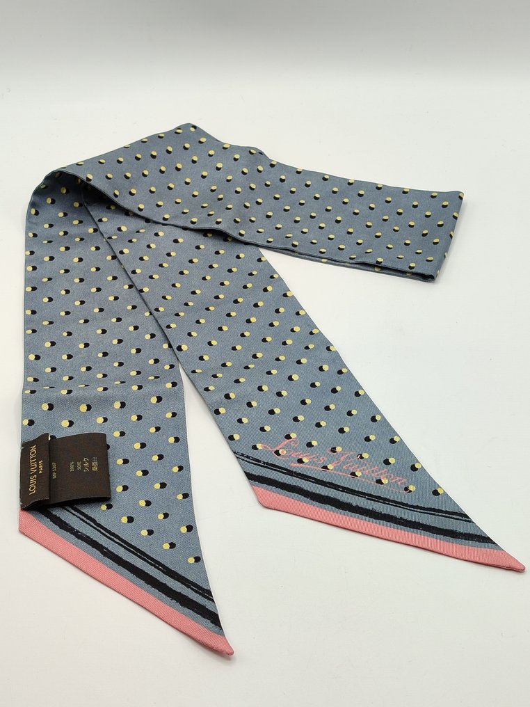 Sold at Auction: Louis Vuitton Italian Silk Scarf