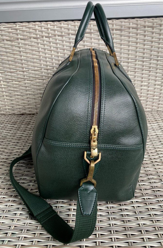 Louis Vuitton - Kendall PM Green Taiga - Travel bag - Catawiki