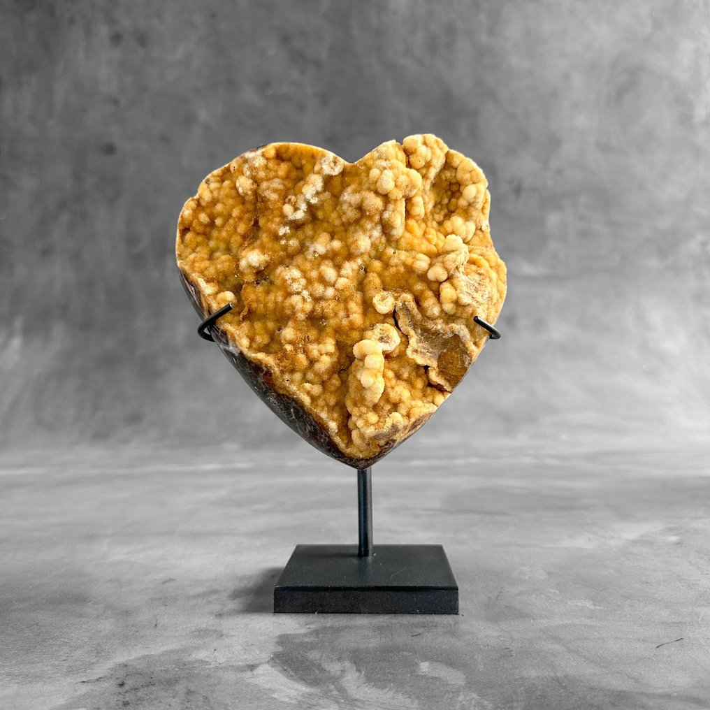 PAS DE PRIX DE RÉSERVE - Magnifique cristal jaune Druzy en forme de coeur  avec support - Cristal - Hauteur : 15 cm - Largeur : 11 cm- 1200 g -  Catawiki
